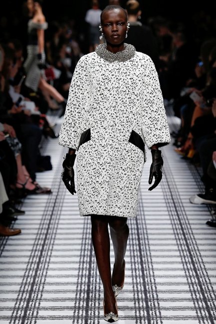 Неделя высокой моды в Париже: Balenciaga осень 2015