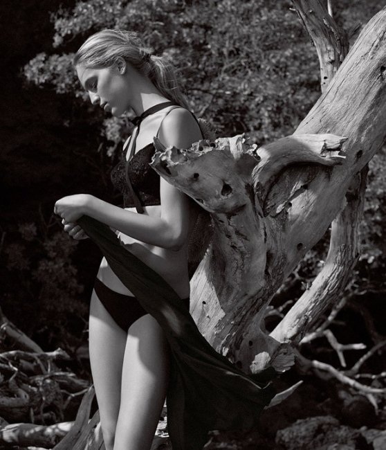 Ванесса Аксент в WSJ Magazine