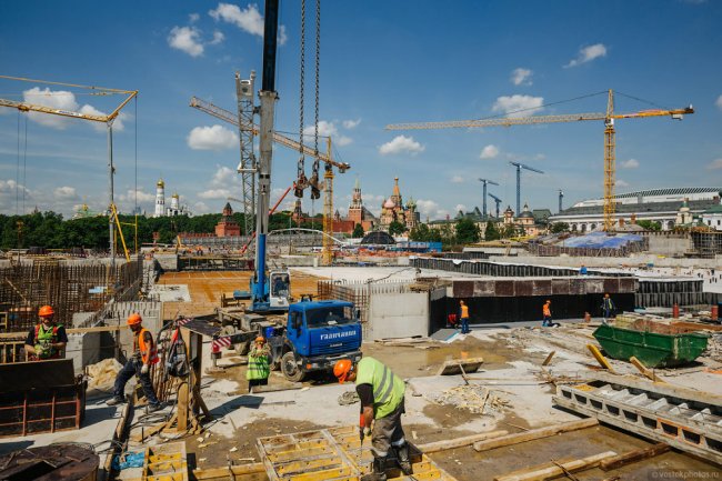 Стройка за главным забором Москвы