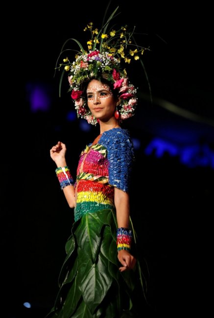 Наряды из растений на BioFashion Show
